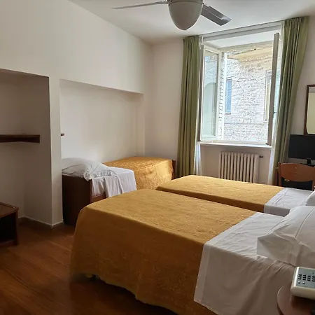 Roma Hotel Asís